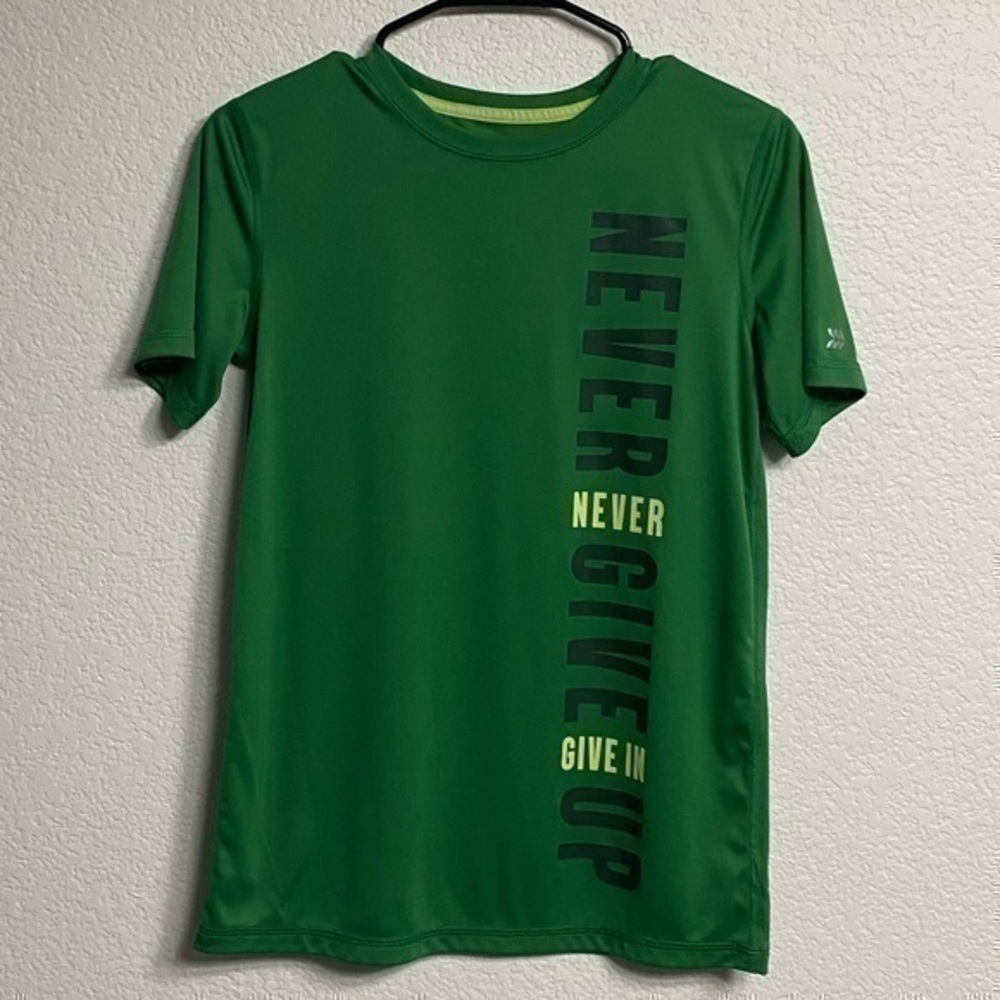 “Never Give Up” Active T-Shirt (Size L)